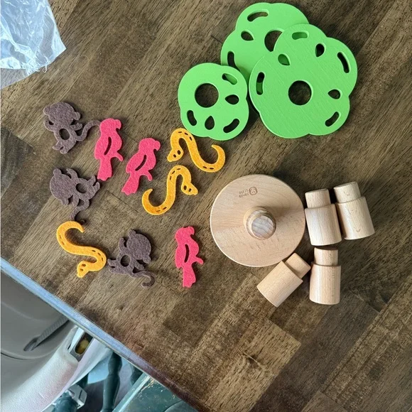 KIWICO WOODEN TREE WITH FELT ANIMALS - Picture 4 of 4